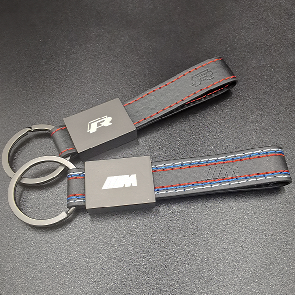 Personalisiere Metall Leder 3D Logo Schlüsselanhänger für Ihr spezielles Auto wie BMW/M- Audi S-Line- RS- AMG -R