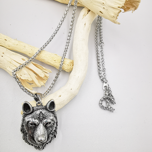 Persolisierte Moderne unisex Halsketten Wolfskopfform Titan Stahl Silber