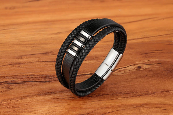 Personalisierte Armband aus echtem Leder für Herren. Mehrschichtig geflochtene, trendige Armbänder aus Kalbsleder mit magnetischer Schnalle.
